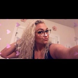 Meet your Posher, Courtney